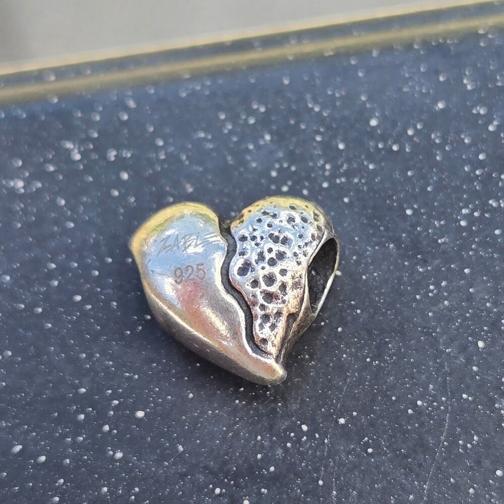 Zable 925 broken heart‎ small charm